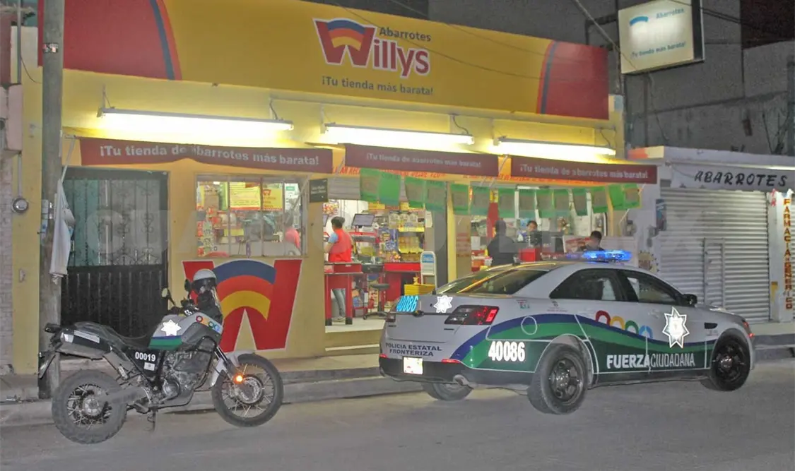 Asaltan armados una tienda