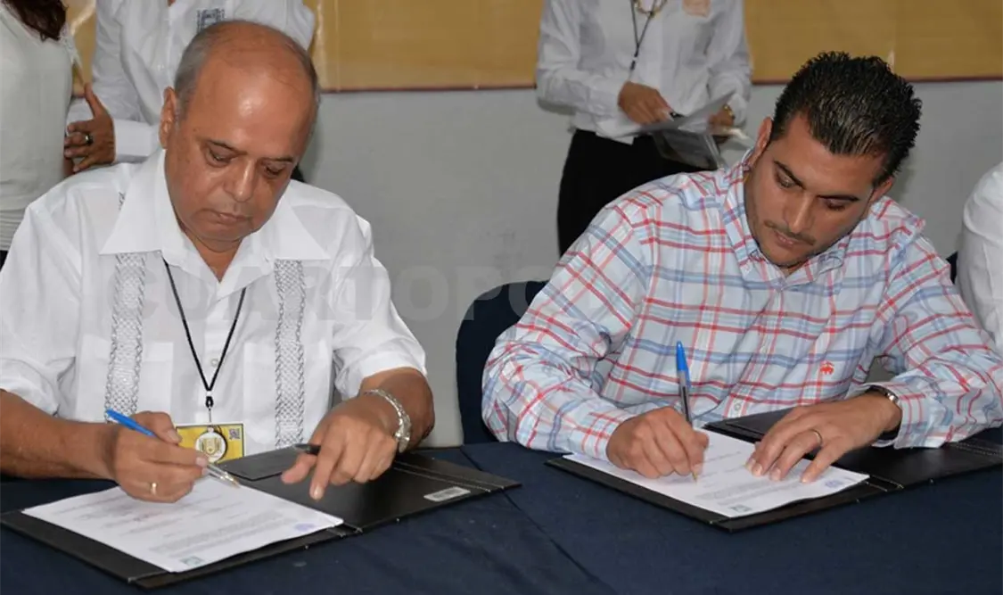 Firma de convenio por autoridades del IMSS y Unach. CP