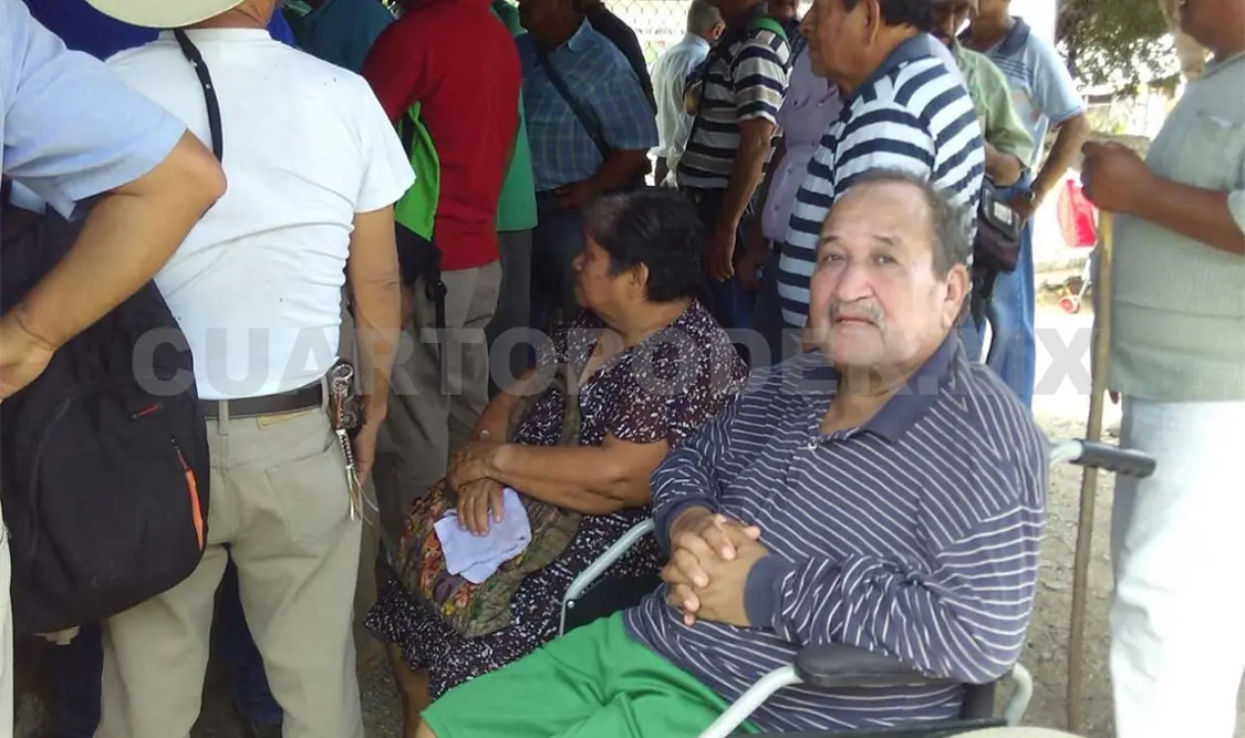Trabajadores de avanzada edad denuncian fallas en el servicio médico subrogado. Cortesía. CP
