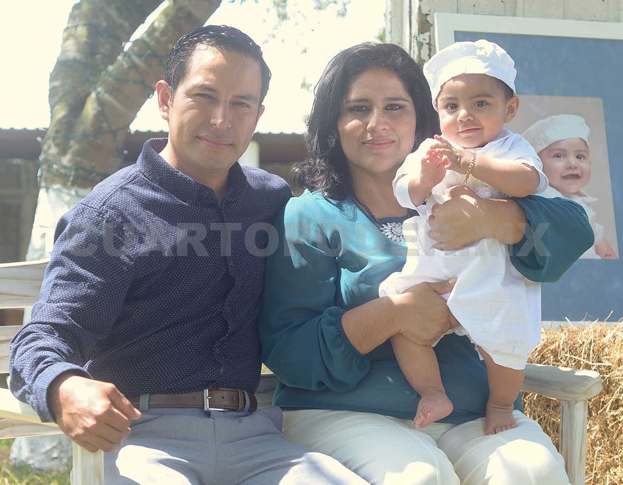 Carlos Adrián recibió el bautismo