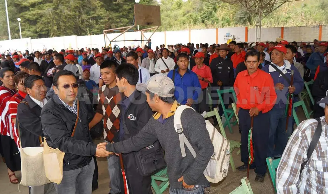Reconocen a representantes del gobierno estatal y federal