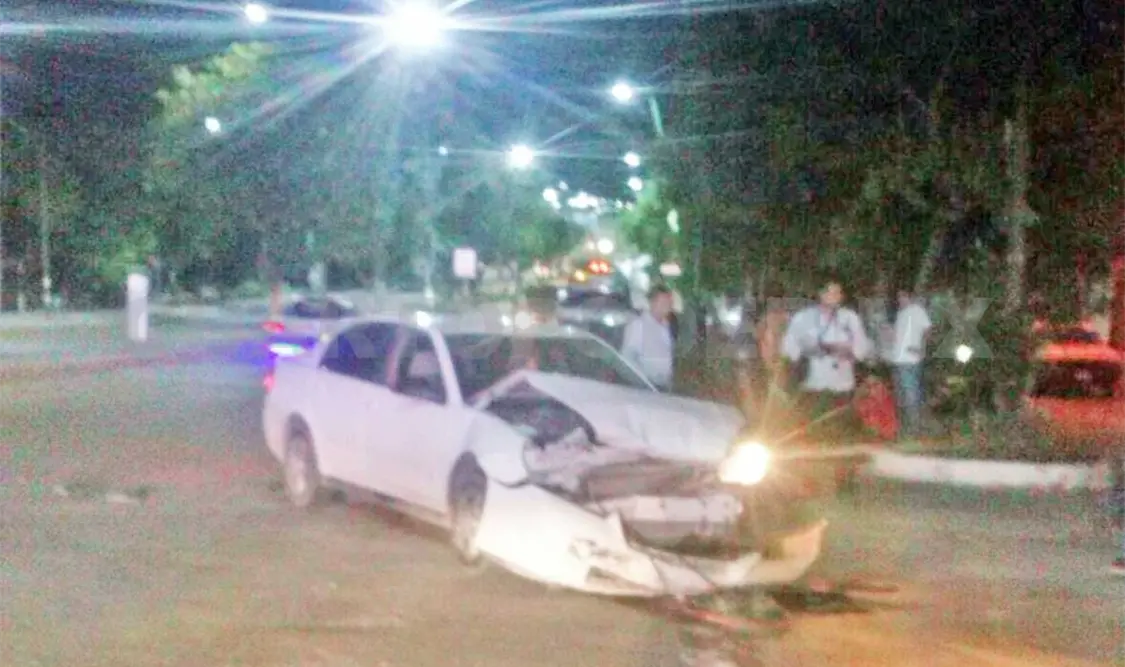 Chocan frente a la cárcel