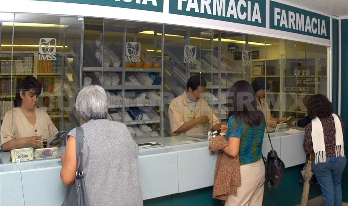 Debe IMSS suministrar medicamentos