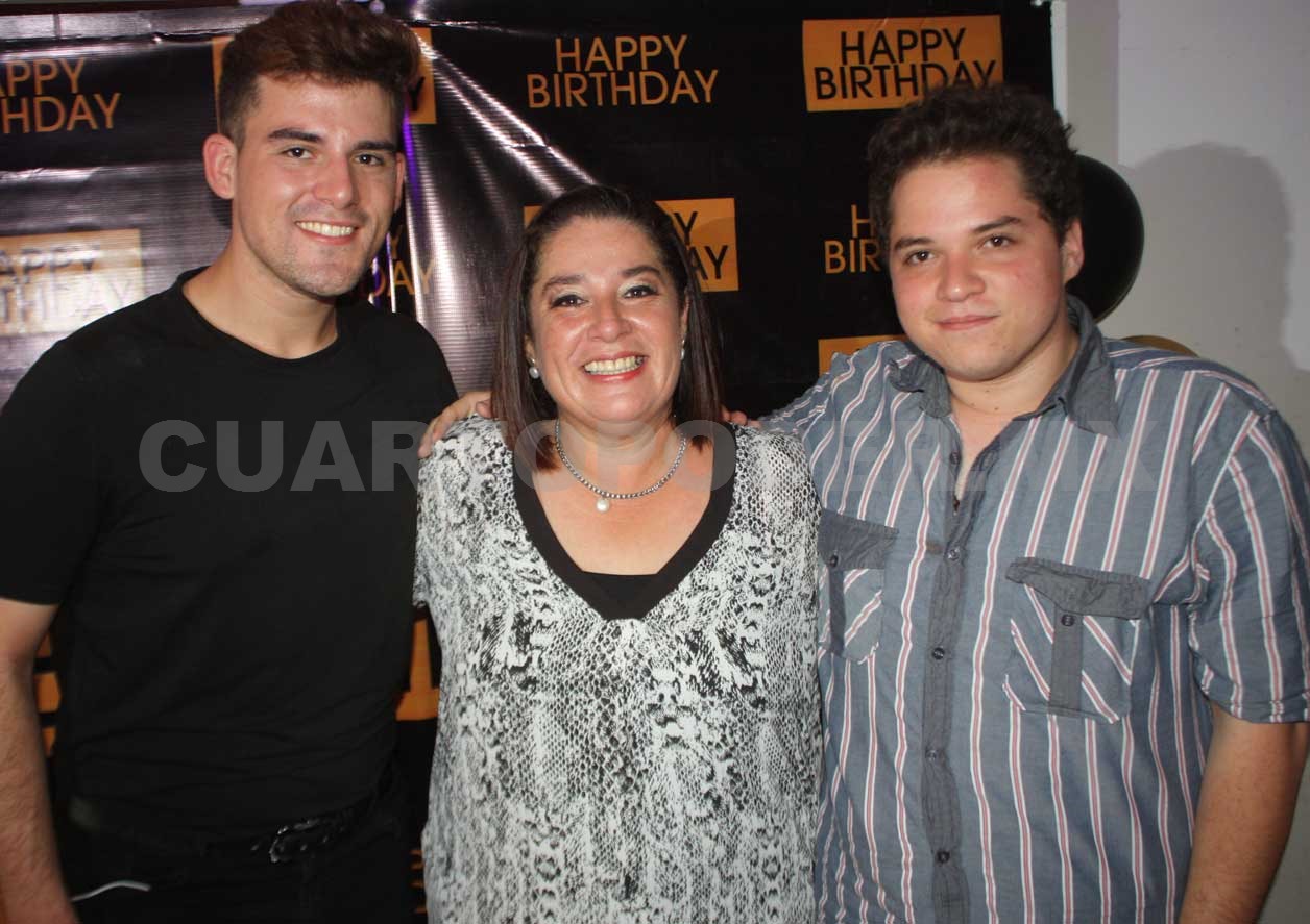 Fiesta sorpresa para Adriana Álvarez