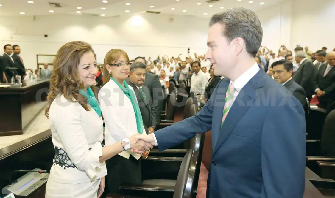 Asiste MVC a toma de protesta de la LXVI Legislatura