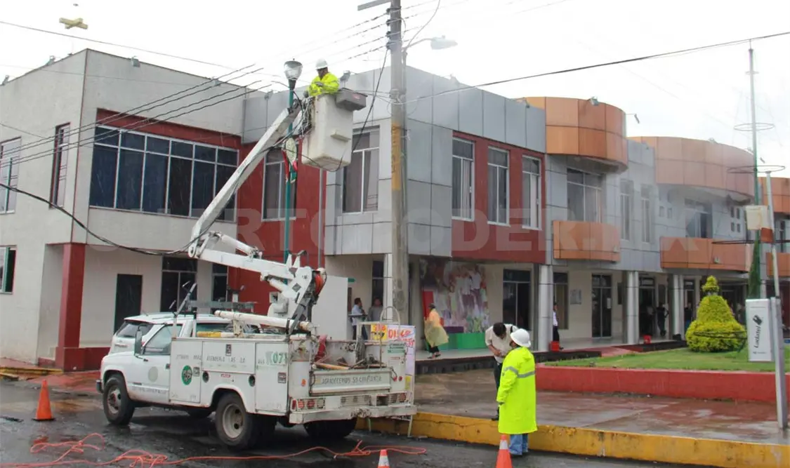 CFE reinstala servicio de luz a Presidencia Municipal