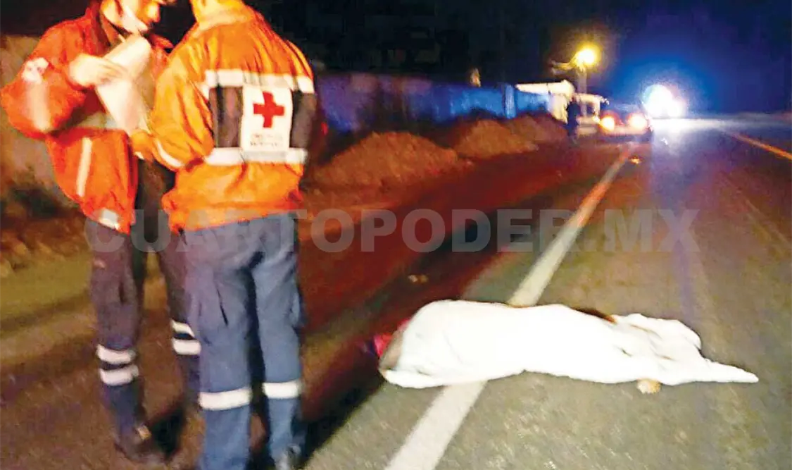 Localizan a mujer muerta a mitad de la carretera