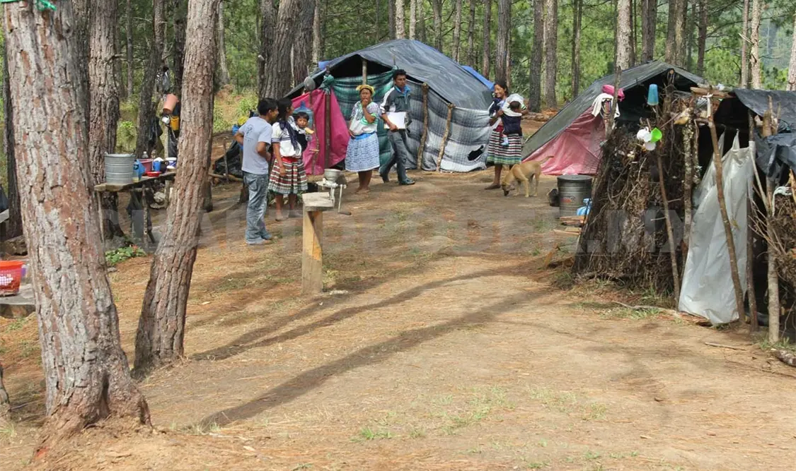 Campamento provisional en el poblado Primero de Agosto. Cortesía