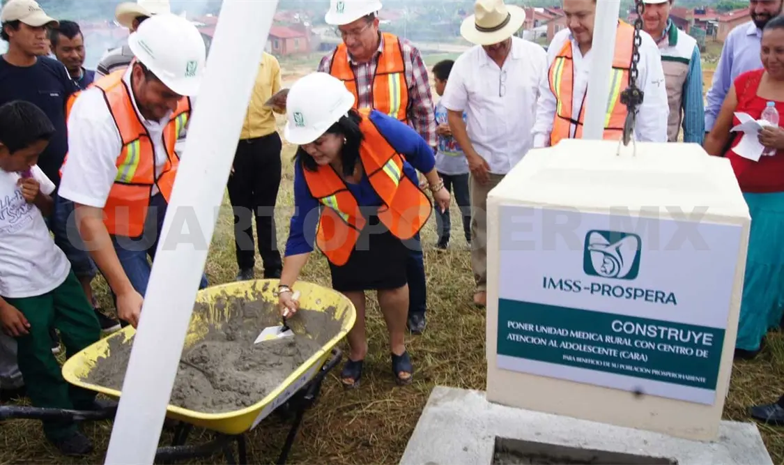 Primera piedra de Clínica del IMSS