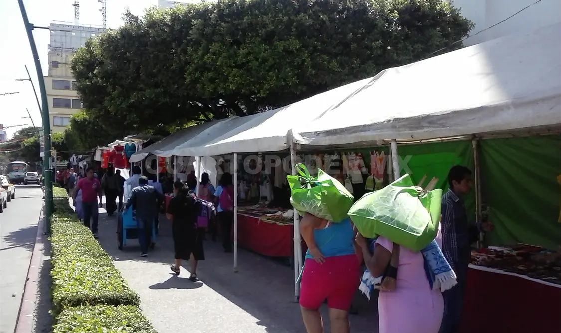 Lamentan concentración del ambulantaje en la zona centro tuxtleca. Sergio Granda, CP