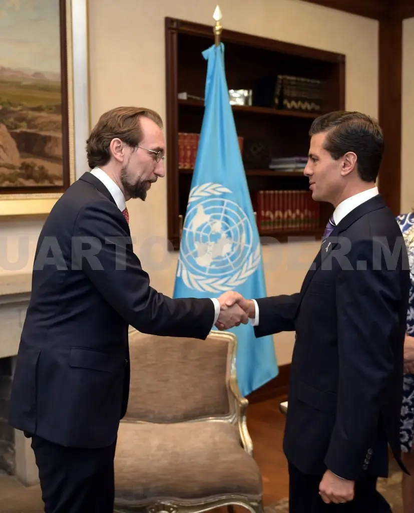 El Alto Comisionado de la ONU para los Derechos Humanos, Zeid Ra´ad Al Hussein, saluda al presidente de la República, Enrique Peña Nieto. / Presidencia