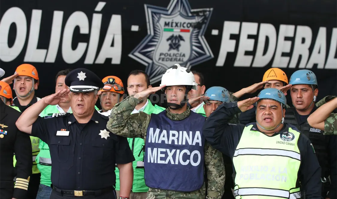 La delegación mexicana de personal especializado en búsqueda y rescate de víctimas por desastres naturales está integrada por 64 expertos / NTX