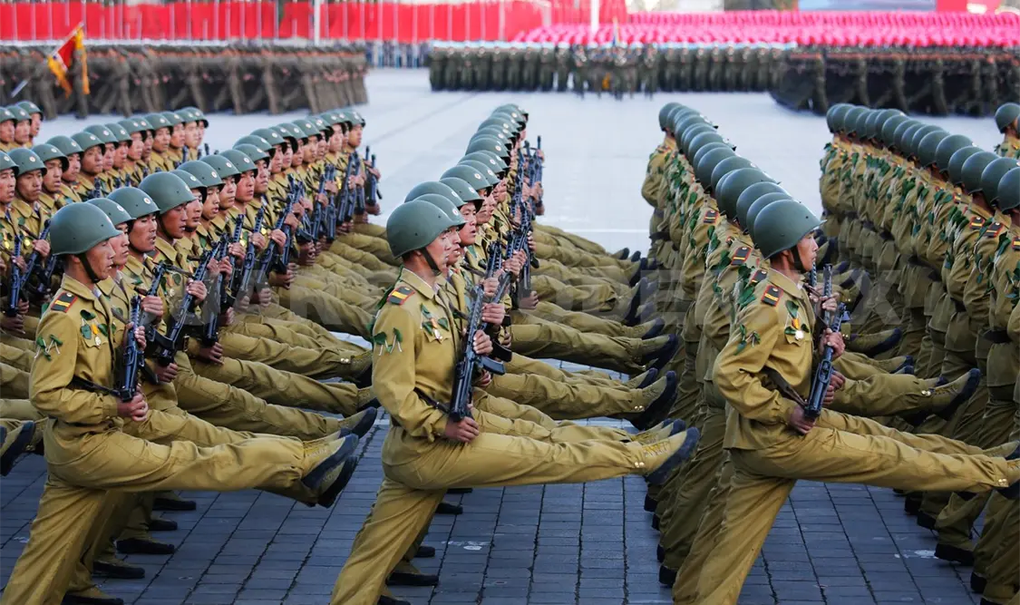 Desfile militar con motivo del 70 aniversario de la fundación del gobernante Partido de los Trabajadores, en Pyongyang. AP