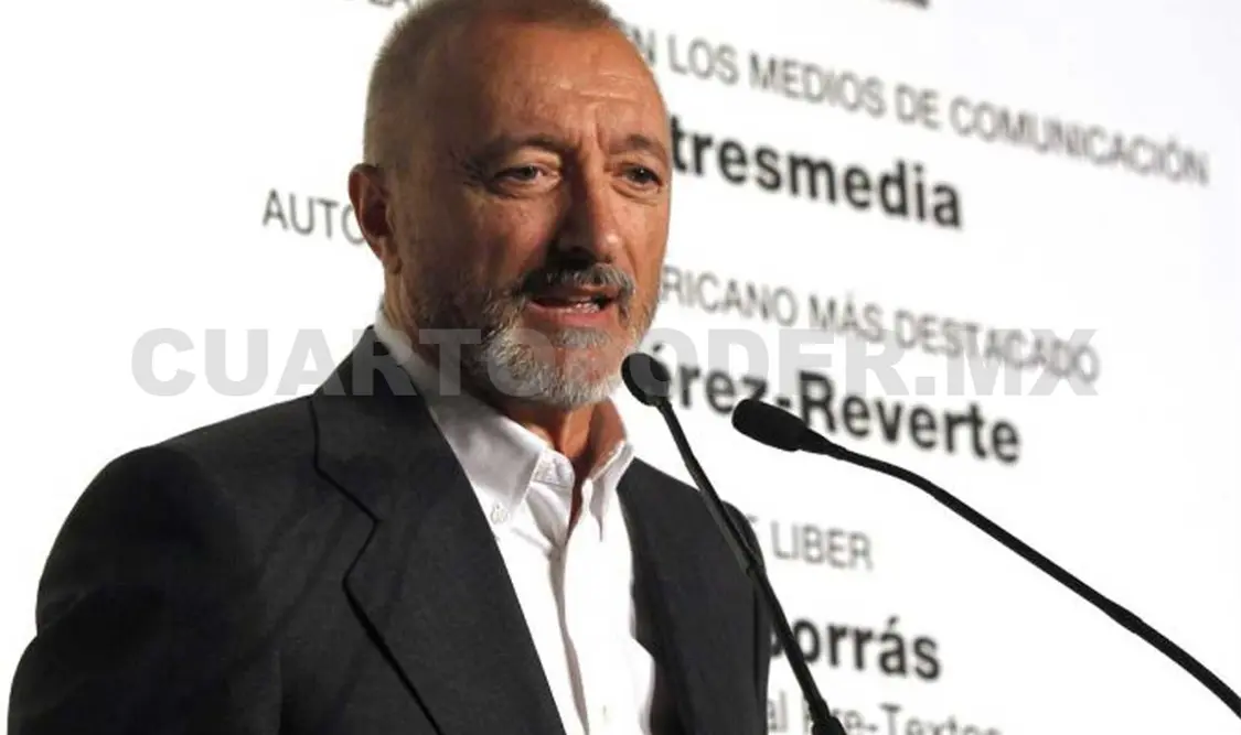 El escritor Arturo Pérez-Reverte, en la entrega de los Premios Liber en Madrid. Foto Agencias