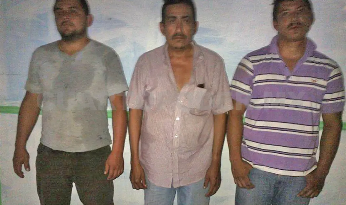 Edwin Macías Velasco, de 32 años, alias “La Pigua”, Manaset Méndez Torres, de 30 años, Giovani Solís Moreno, de 50 años, fueron arrestados por la Policía, minutos después de robar un vehículo en Tabasco. Ramiro López / CP