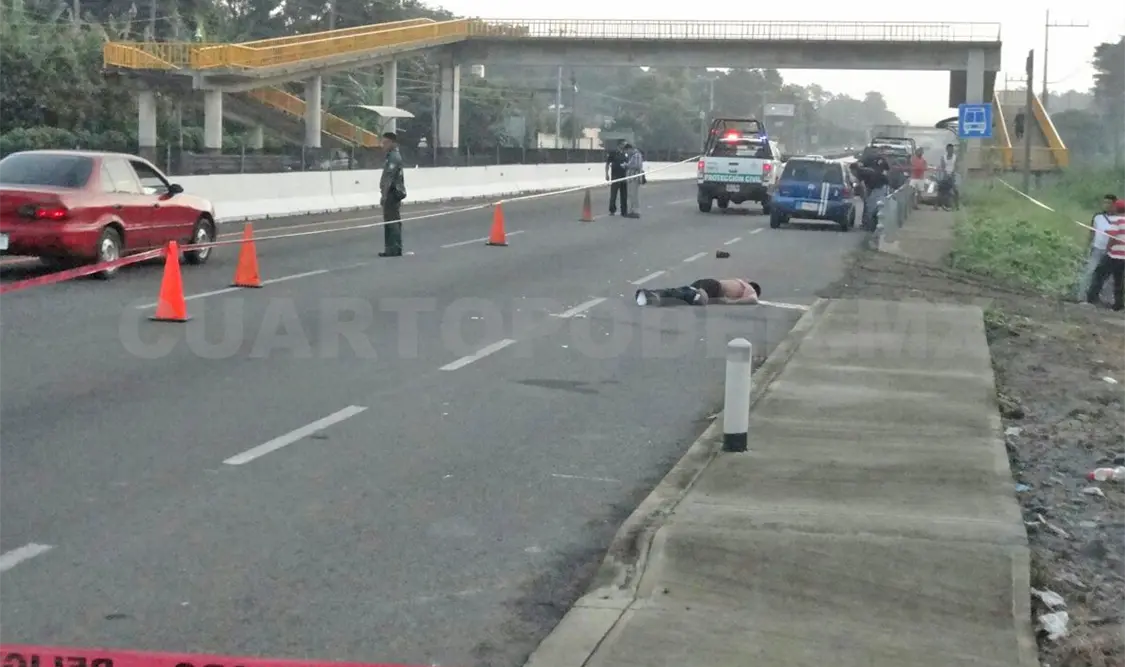 Un comerciante de marranos fue hallado muerto junto a su carro descompuesto, sobre la carretera Tapachula-Talismán. Rafael Victorio / CP