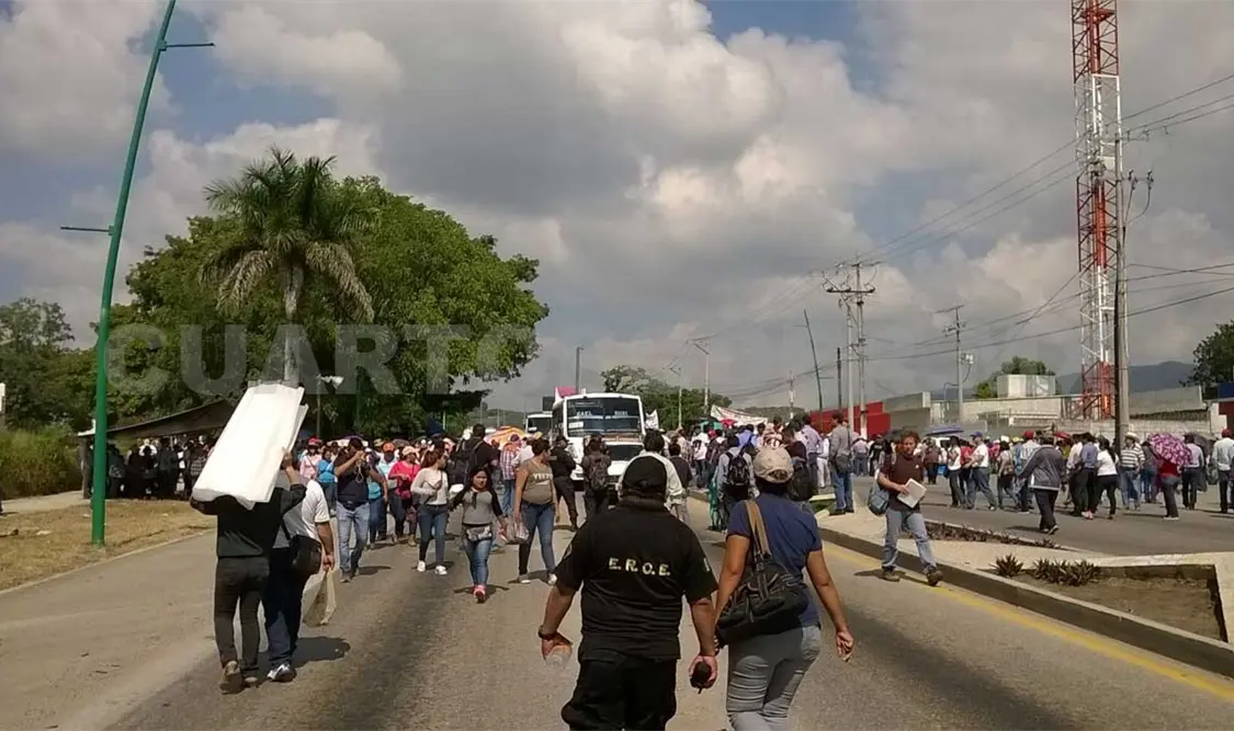 Docentes se movilizaron en la capital chiapaneca