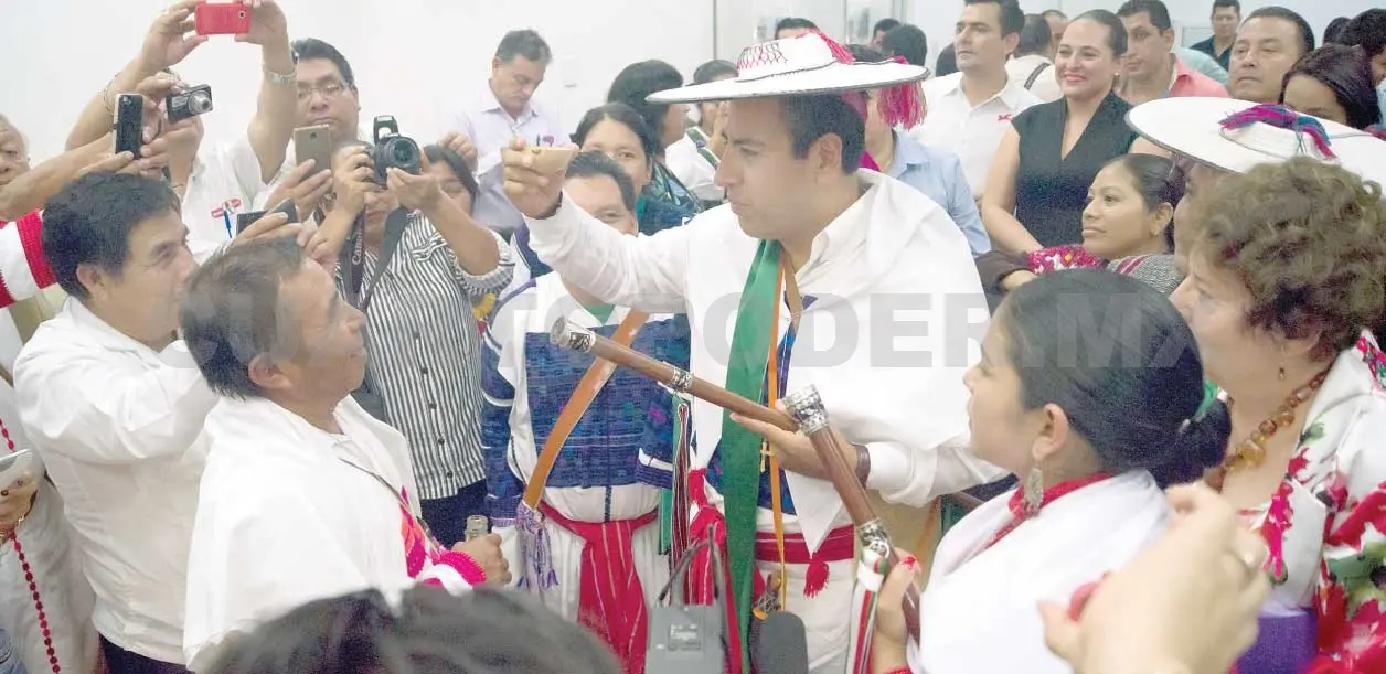 Bastón de Mando a Eduardo Ramírez