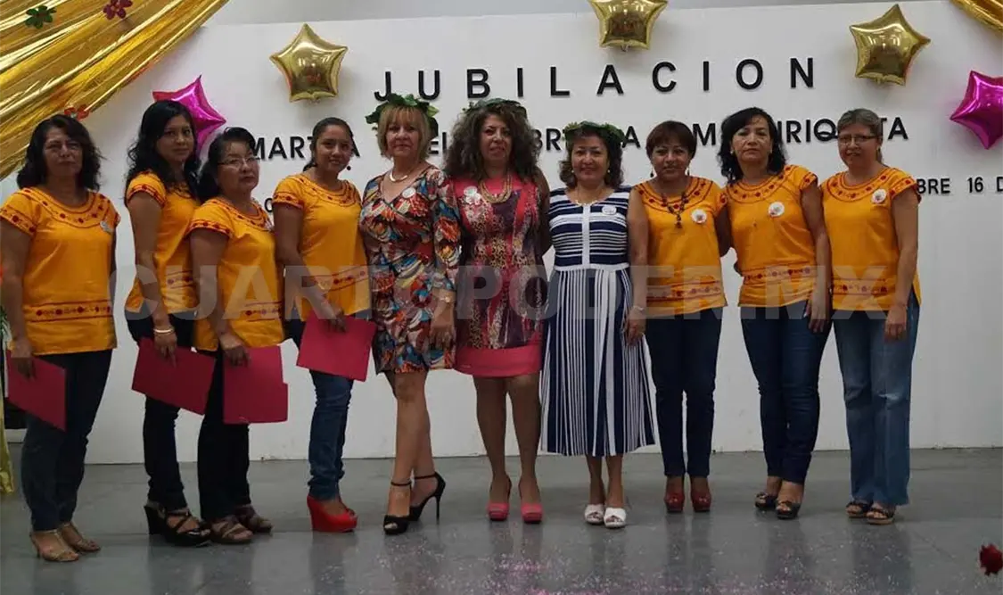 Las tres docentes fueron homenajeadas por sus compañeros por sus 30 años de servicio en nivel preescolar. Dalia Villatoro / CP