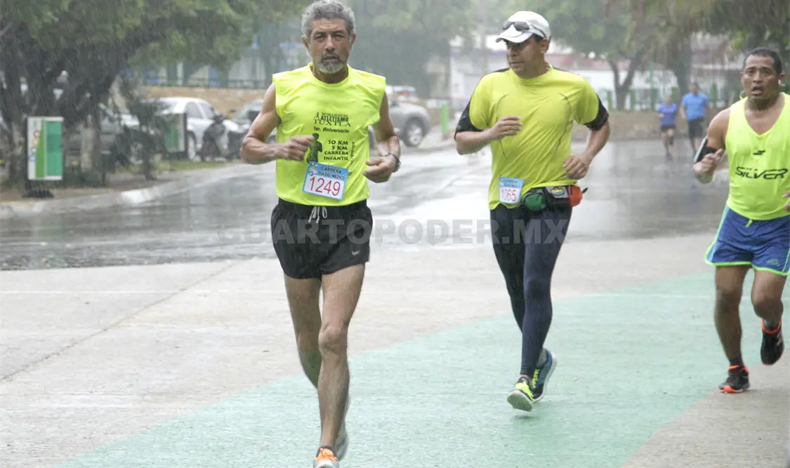 Se realizó con éxito la Carrera Pedestre “Día del Médico 2015” en su vigésima séptima edición, este domingo a las 8 de la mañana. Guillermo Ramos / CP