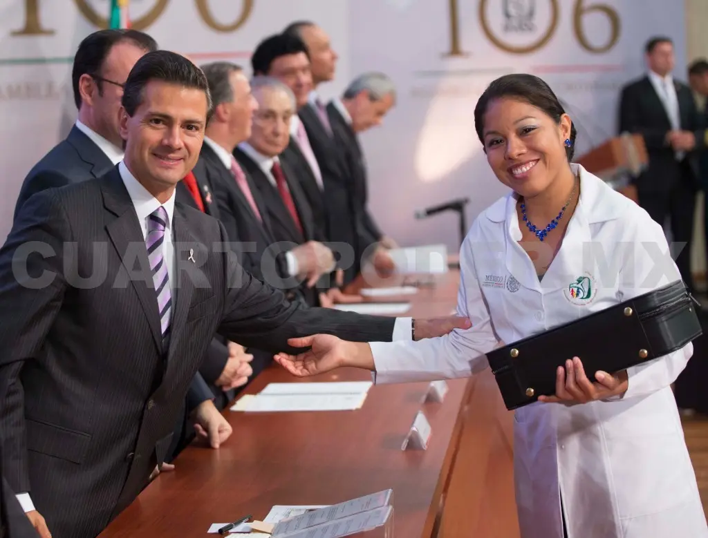 El presidente Peña Nieto clausuró la 106 Asamblea General del IMSS, donde felicitó y reconoció a 430 mil trabajadores / Presidencia
