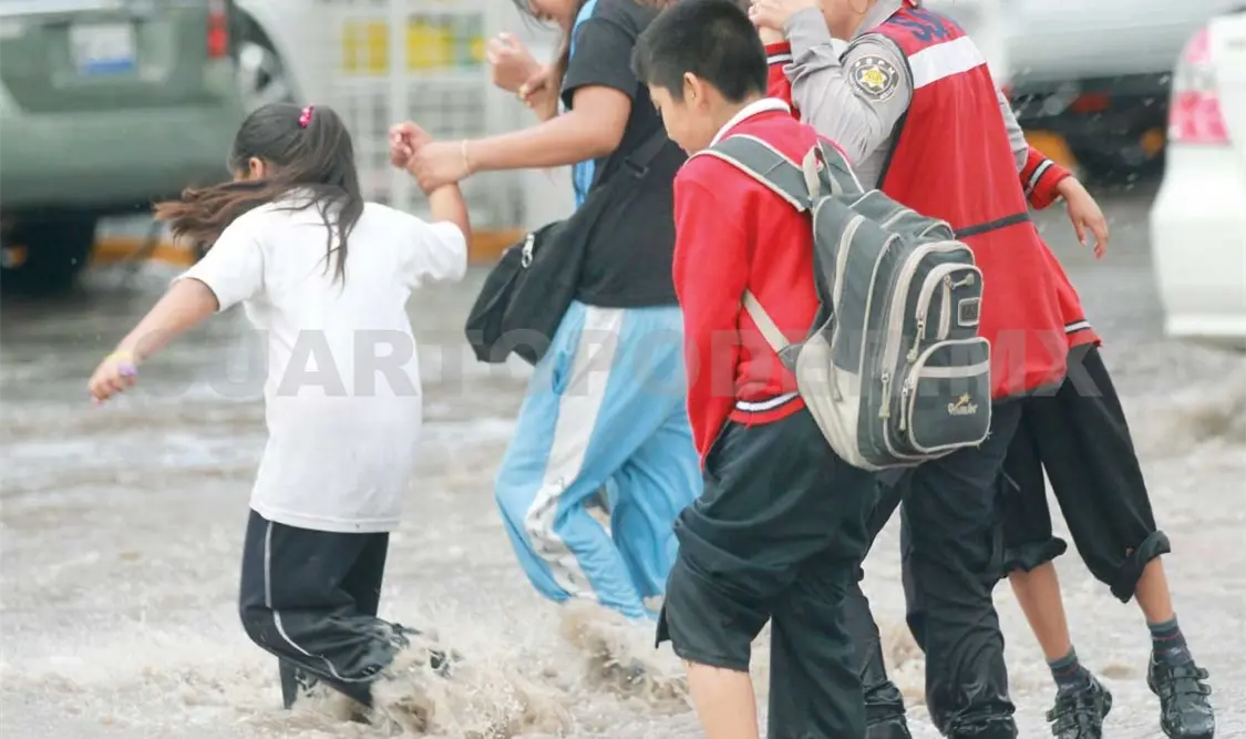 Suspenden clases solo en escuelas vulnerables