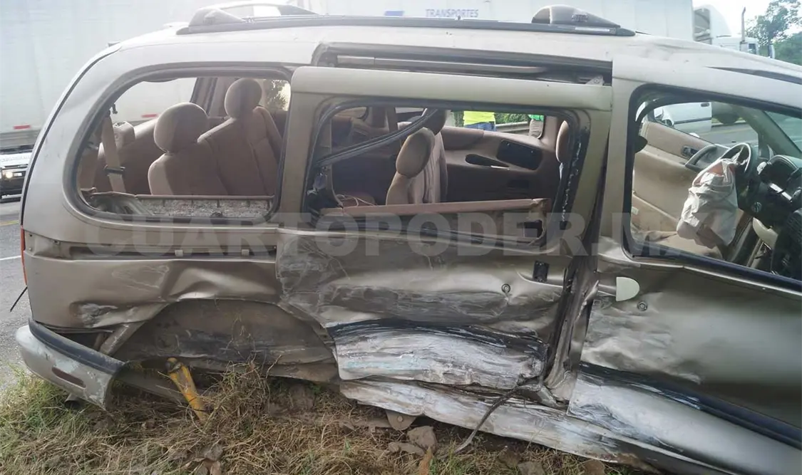 Fuerte accidente deja un muerto y cuatro heridos