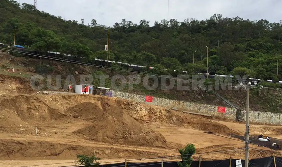 El artista Francisco Toledo en su lucha contra la construcción del recinto. Agencias