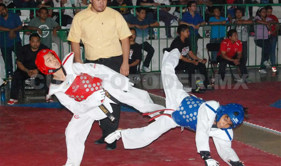 En el gimnasio 1 de la Secretaría del Deporte se dio paso a los combates de cintas negras.