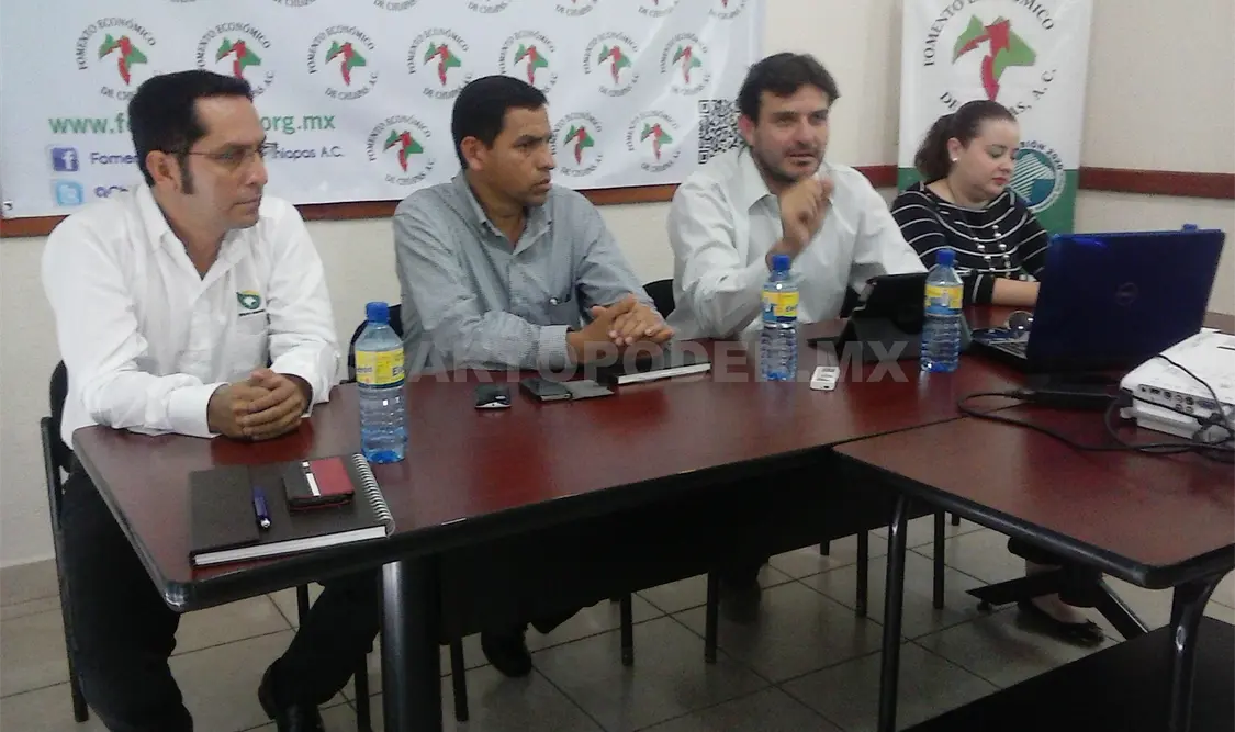 Fruticultores y funcionarios de Fomento Económico de Chiapas invitan a elevar el potencial agrícola de la entidad. Sergio Granda, CP