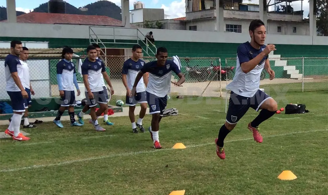 Los felinos ganan su partido pendiente