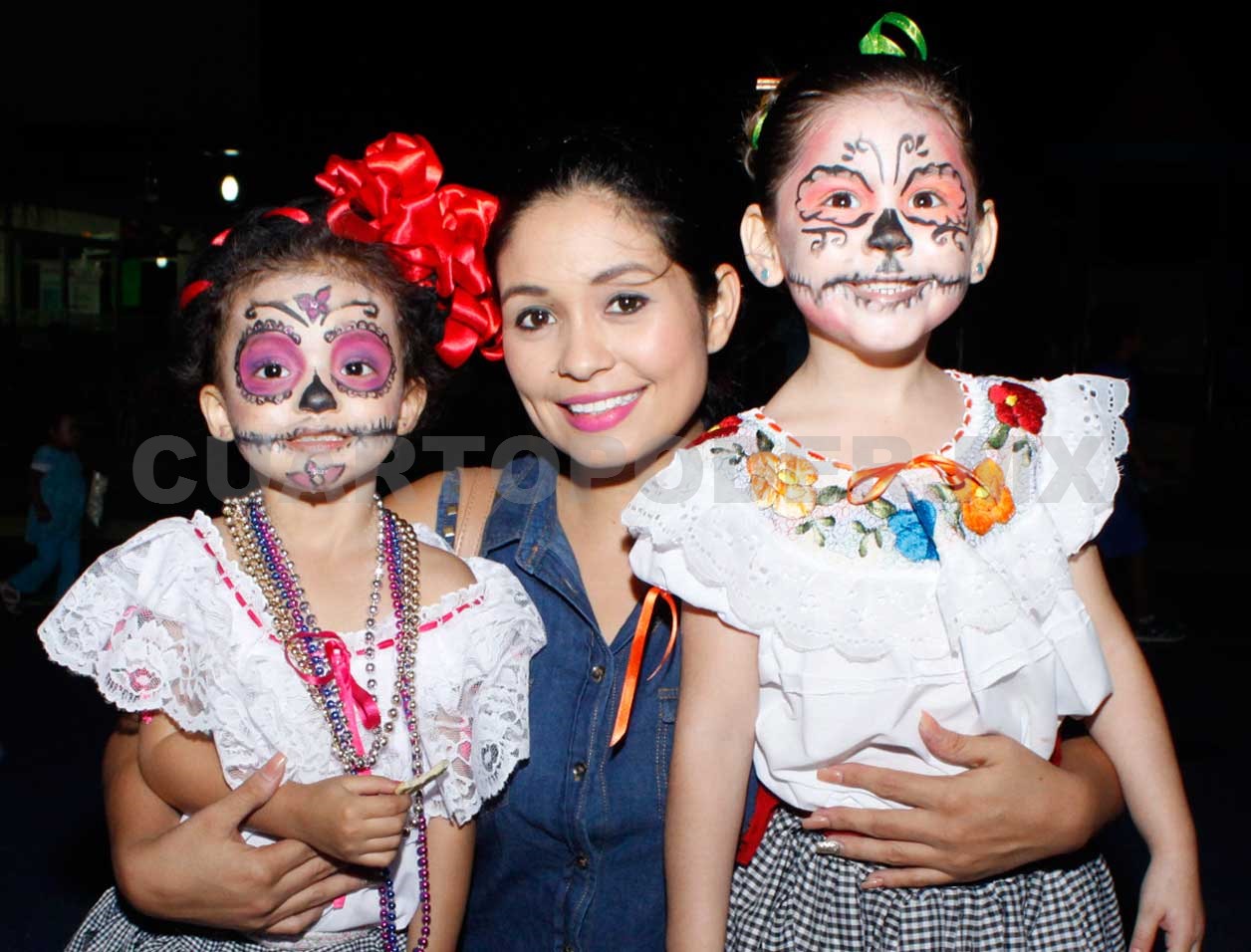 Celebra el tradicional Día de Muertos