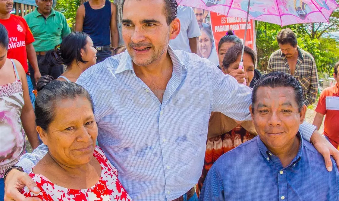 Melgar camina la colonia Manuel Velasco en Tuxtla