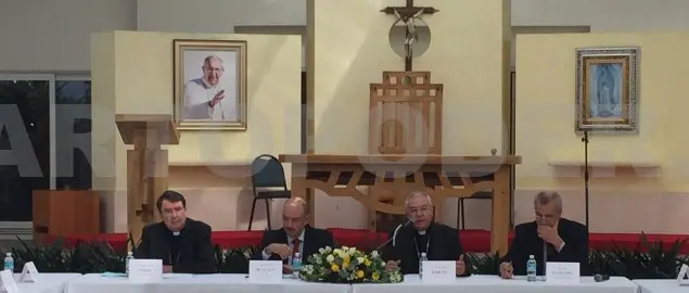 Pide el papa continuar con serenidad tras escándalo