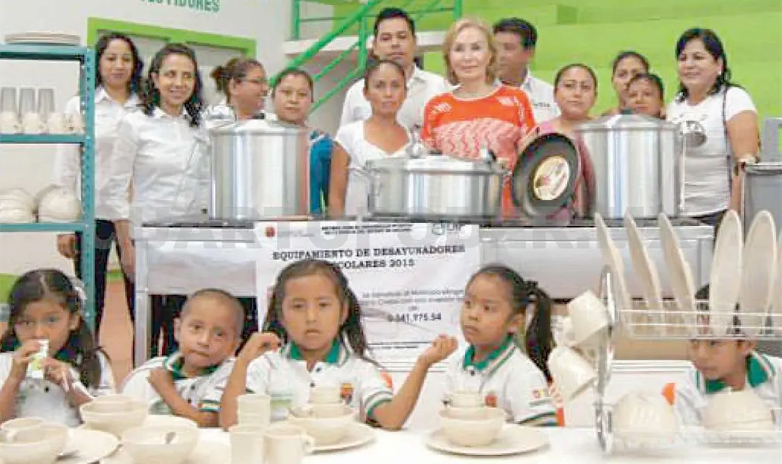 Entregan equipo para desayunadores escolares