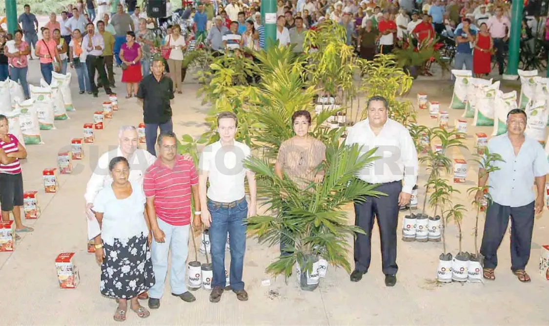 Entrega MVC apoyos a productores
