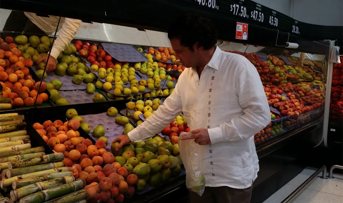 Roberto Pardo Molina, diputado 41 en la LXVI Legislatura, en el Súper, aquí en Tuxtla.