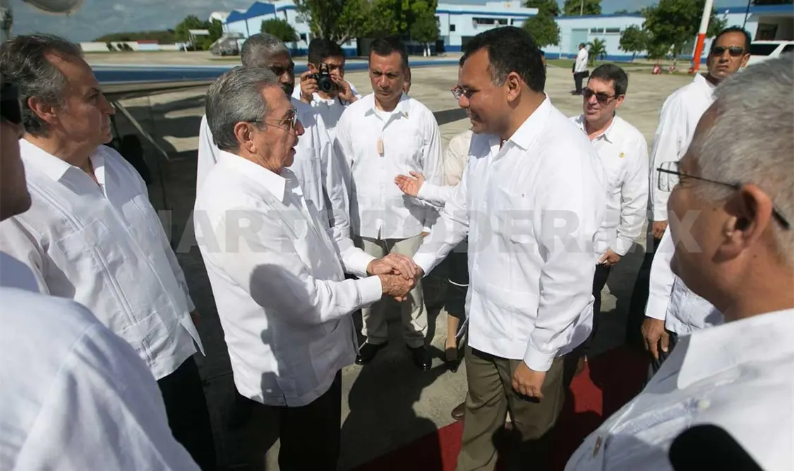 El presidente Raúl Castro y el gobernador de Yucatán estrecharon lazos. Notimex