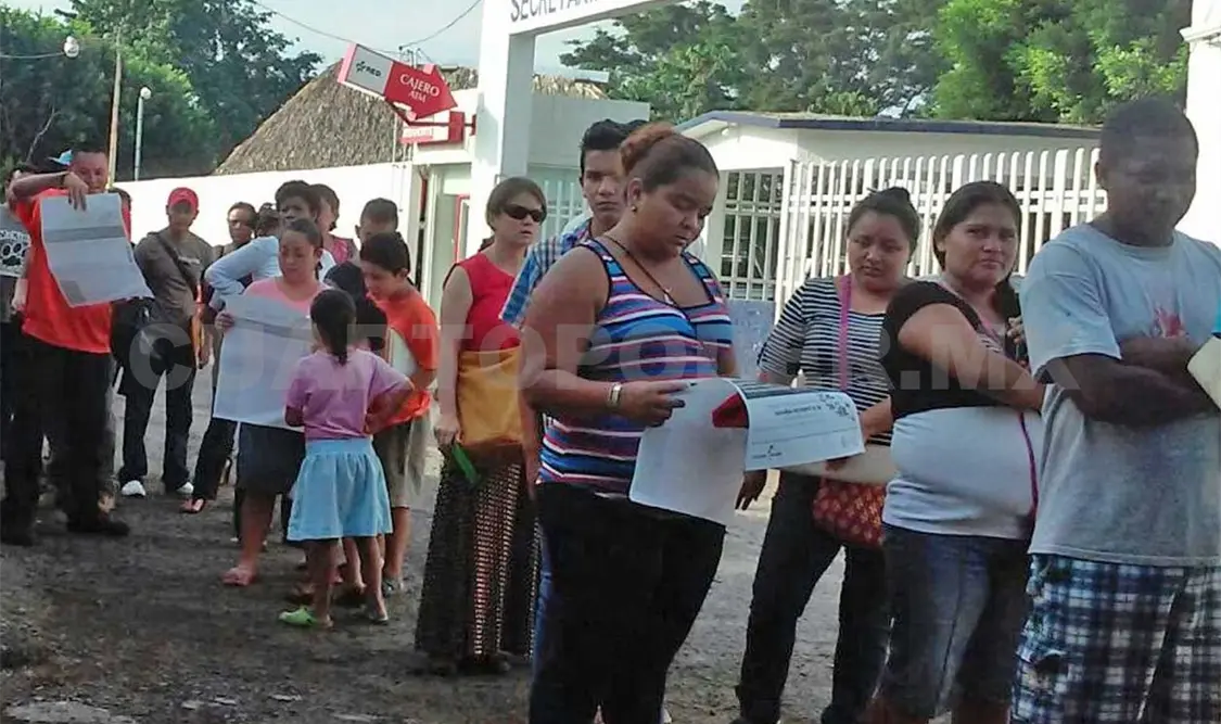 Debido a la prioridad a migrantes cubanos, centroamericanos denuncian la lentitud del INM. Ramón García / CP