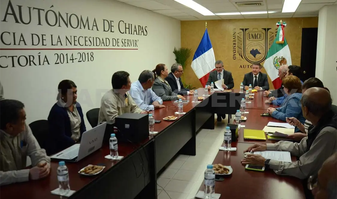 Reciben visita del cónsul Gérard Maréchal