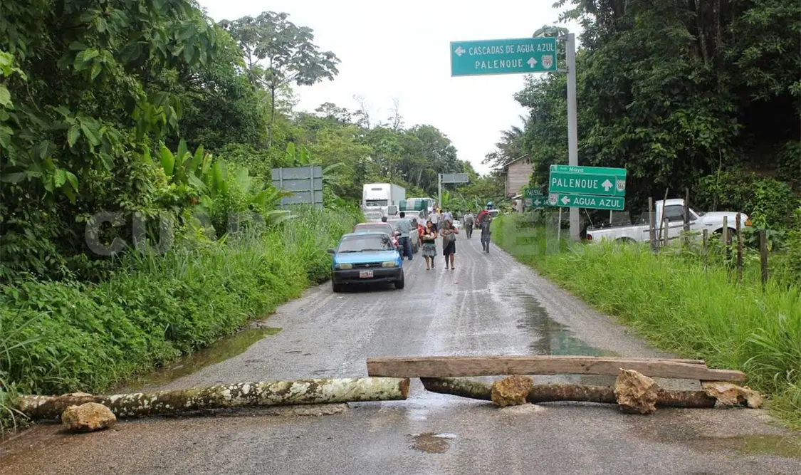 Inconformes amenazan con bloqueo carretero