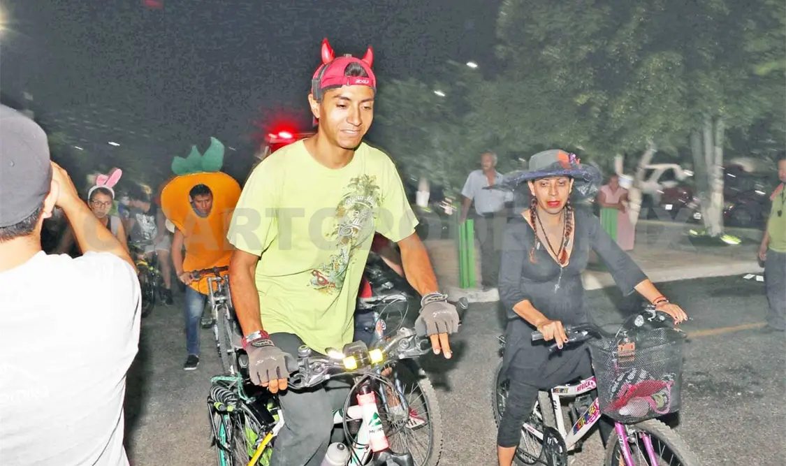 Más de 300 ciclistas rodaron por la ciudad