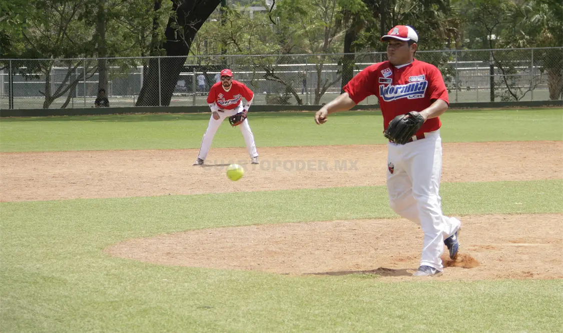 En acciones celebradas en el campo de pelota blanca de Caña Hueca, El Morro ganó el primer cotejo por blanqueada de 2-0 y Motorama el segundo por 8-4. : Alejandro Aguilar / CP