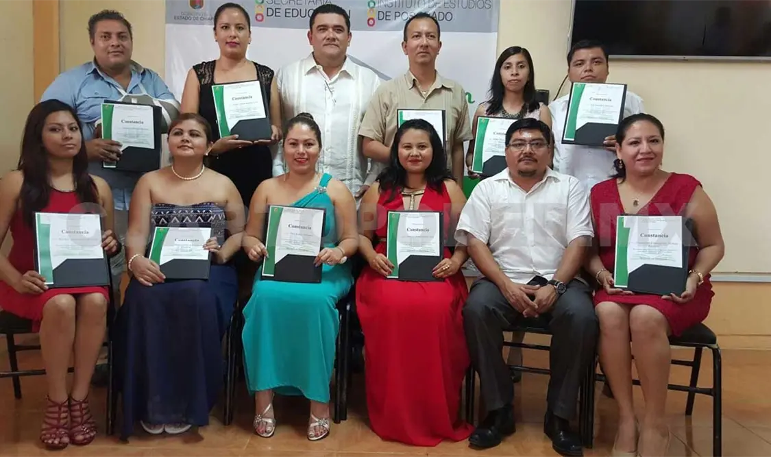 Entregan constancias a maestrantes en Tapachula