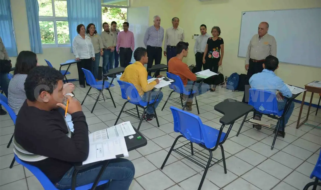 Más de 3 mil 700 aspirantes al examen de admisión
