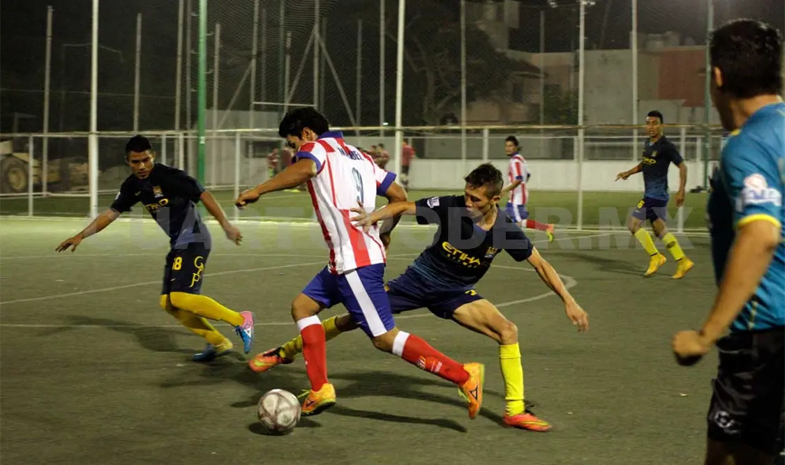 13 equipos se han inscrito en el 3° Torneo Nocturno de la liga de la Liga El Futbolito 7, teniendo como sede la cancha dos de la EBC de Tuxtla Gutiérrez. Guillermo Ramos / CP