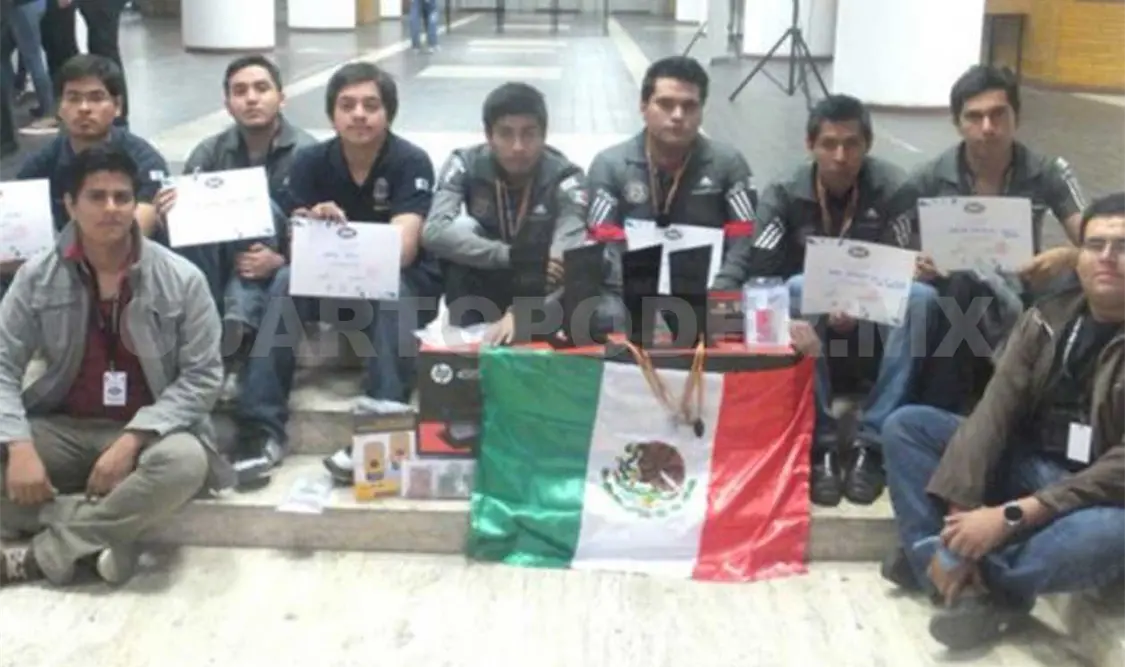 Ganan estudiantes concurso de robótica