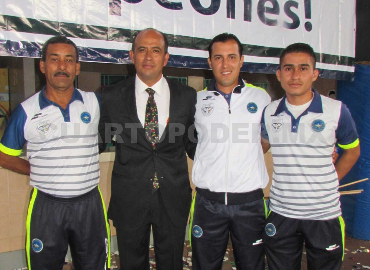 Jóvenes y niños vuelven triunfantes