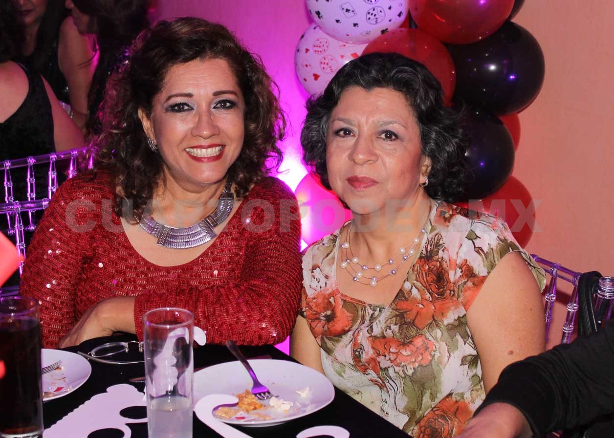 Chata celebra con sus amigas