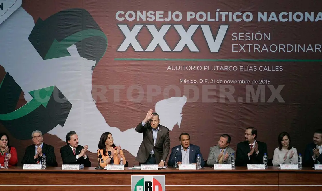Fabio Beltrones participó en la XXXV sesión del Consejo Político Nacional, celebrada en el salón Plutarco Elías Calles de la sede partidista. Notimex